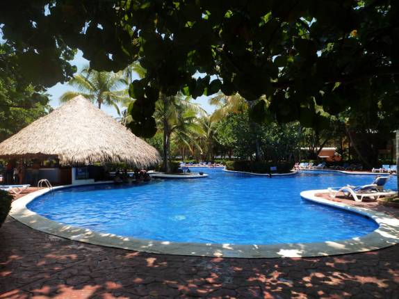 Piscina principal do nosso hotel em Punta Cana, no litoral da República Dominicana